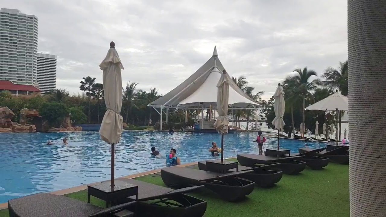4 mins Hotel review : Movenpick Siam Pattaya